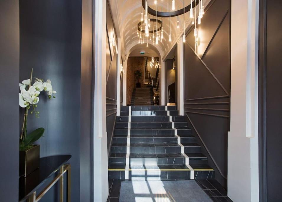Urban-Glam City Centre Studio With A Gym And Terrace Tallinn Exteriör bild