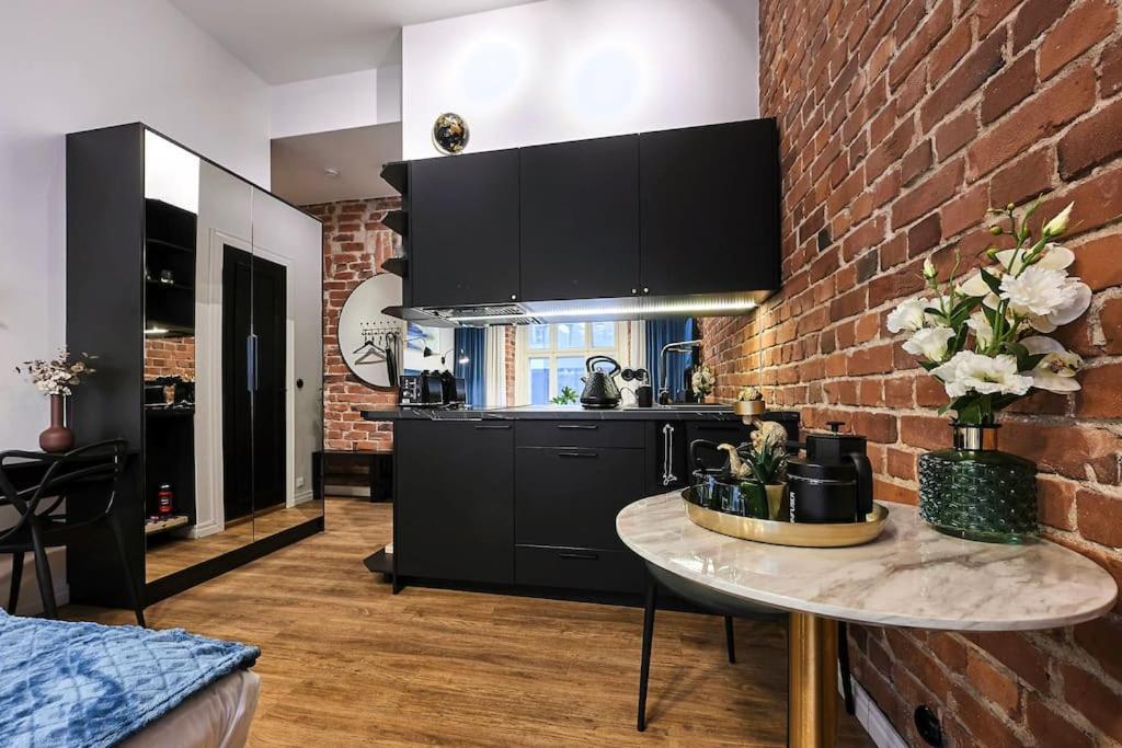 Urban-Glam City Centre Studio With A Gym And Terrace Tallinn Exteriör bild