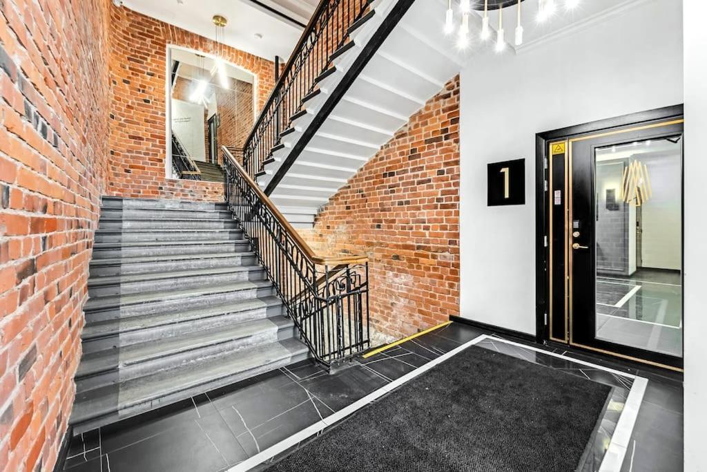 Urban-Glam City Centre Studio With A Gym And Terrace Tallinn Exteriör bild