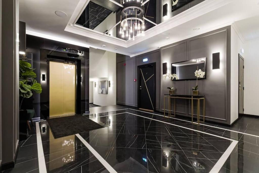 Urban-Glam City Centre Studio With A Gym And Terrace Tallinn Exteriör bild