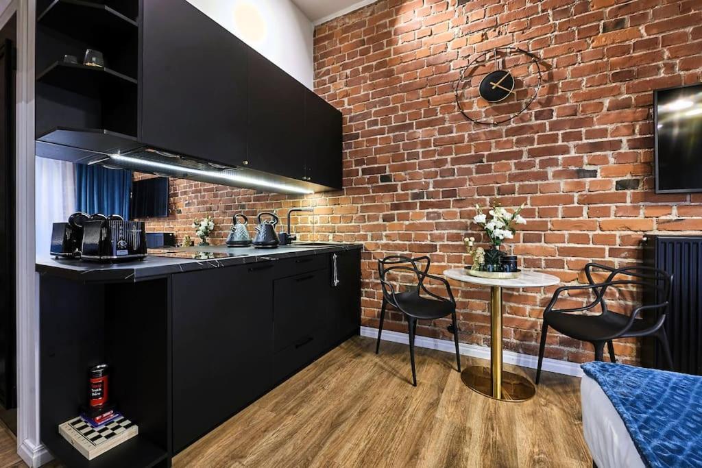 Urban-Glam City Centre Studio With A Gym And Terrace Tallinn Exteriör bild