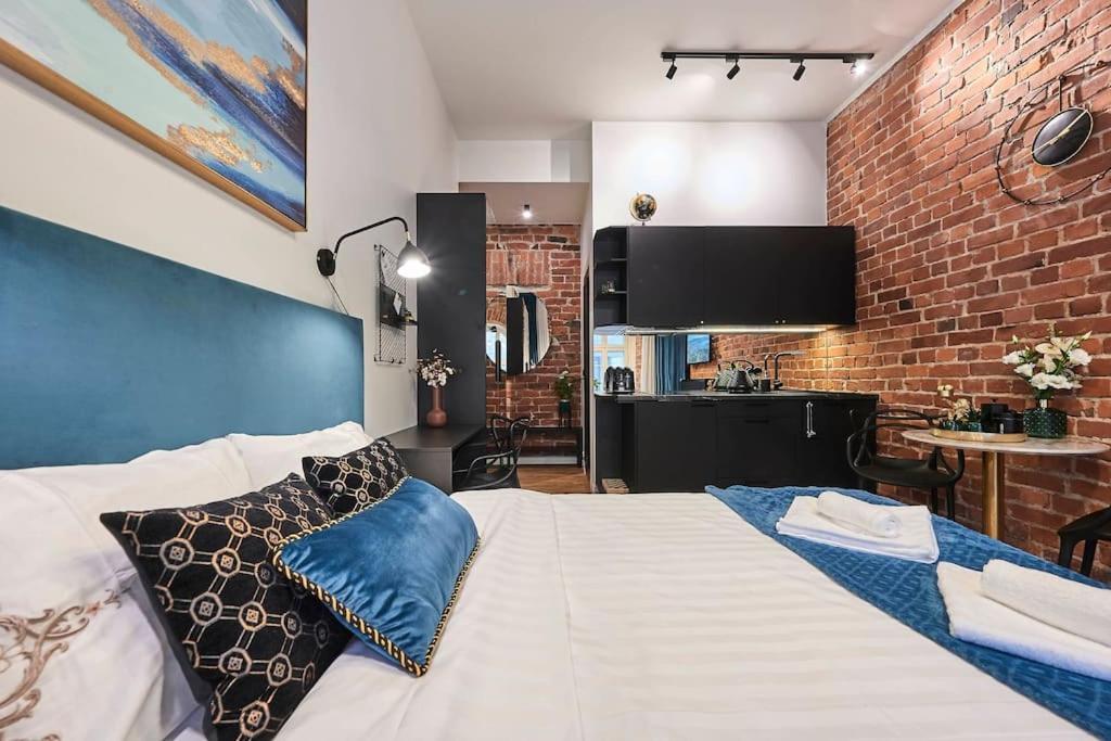Urban-Glam City Centre Studio With A Gym And Terrace Tallinn Exteriör bild