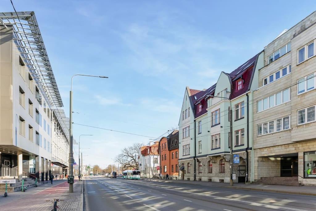 Urban-Glam City Centre Studio With A Gym And Terrace Tallinn Exteriör bild