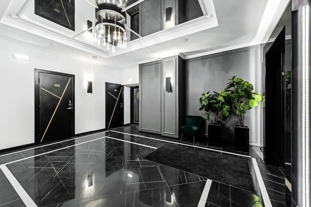 Urban-Glam City Centre Studio With A Gym And Terrace Tallinn Exteriör bild